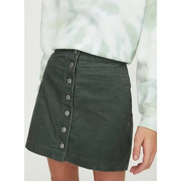 Aritzia Dresses & Skirts - Aritzia Wilfred Free Karmen Skirt Green Size 6 NWT